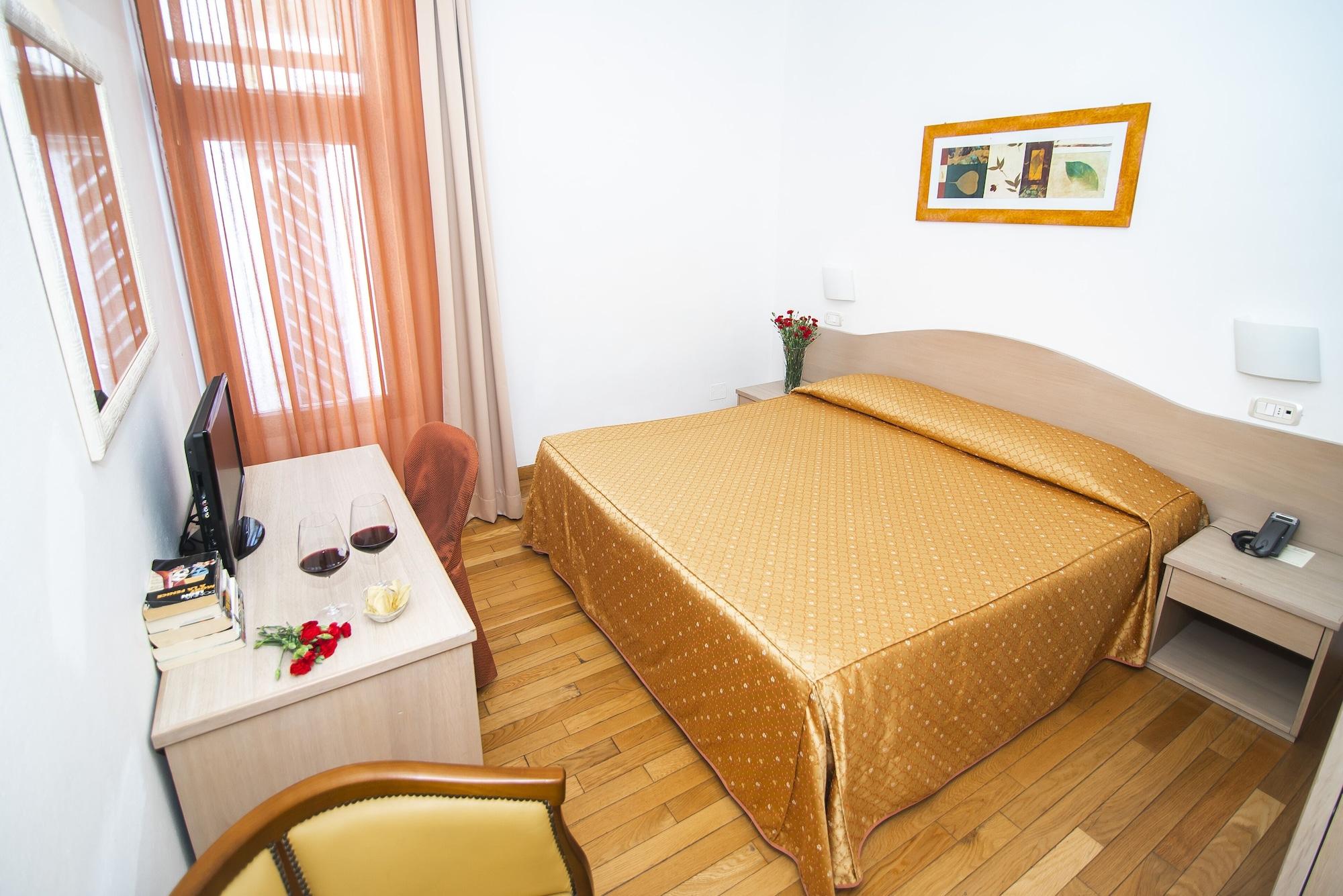 סיינה Hotel La Colonna מראה חיצוני תמונה