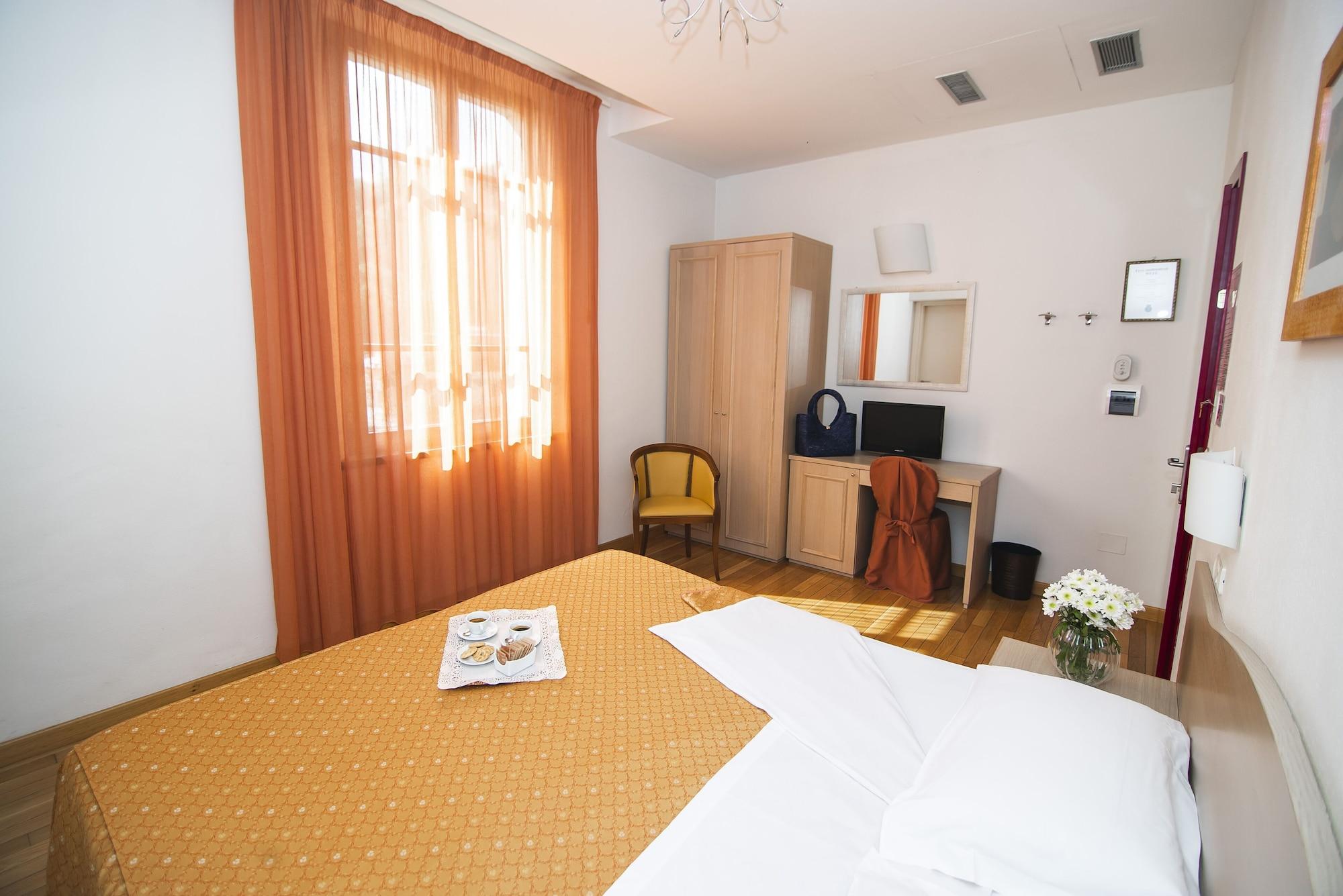 סיינה Hotel La Colonna מראה חיצוני תמונה