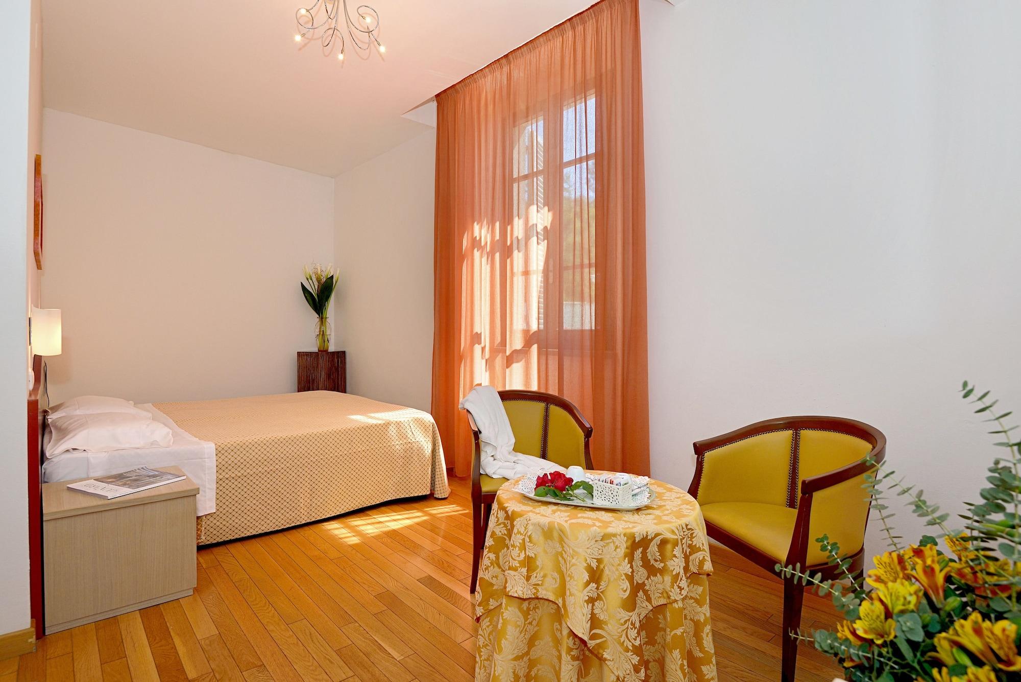 סיינה Hotel La Colonna מראה חיצוני תמונה