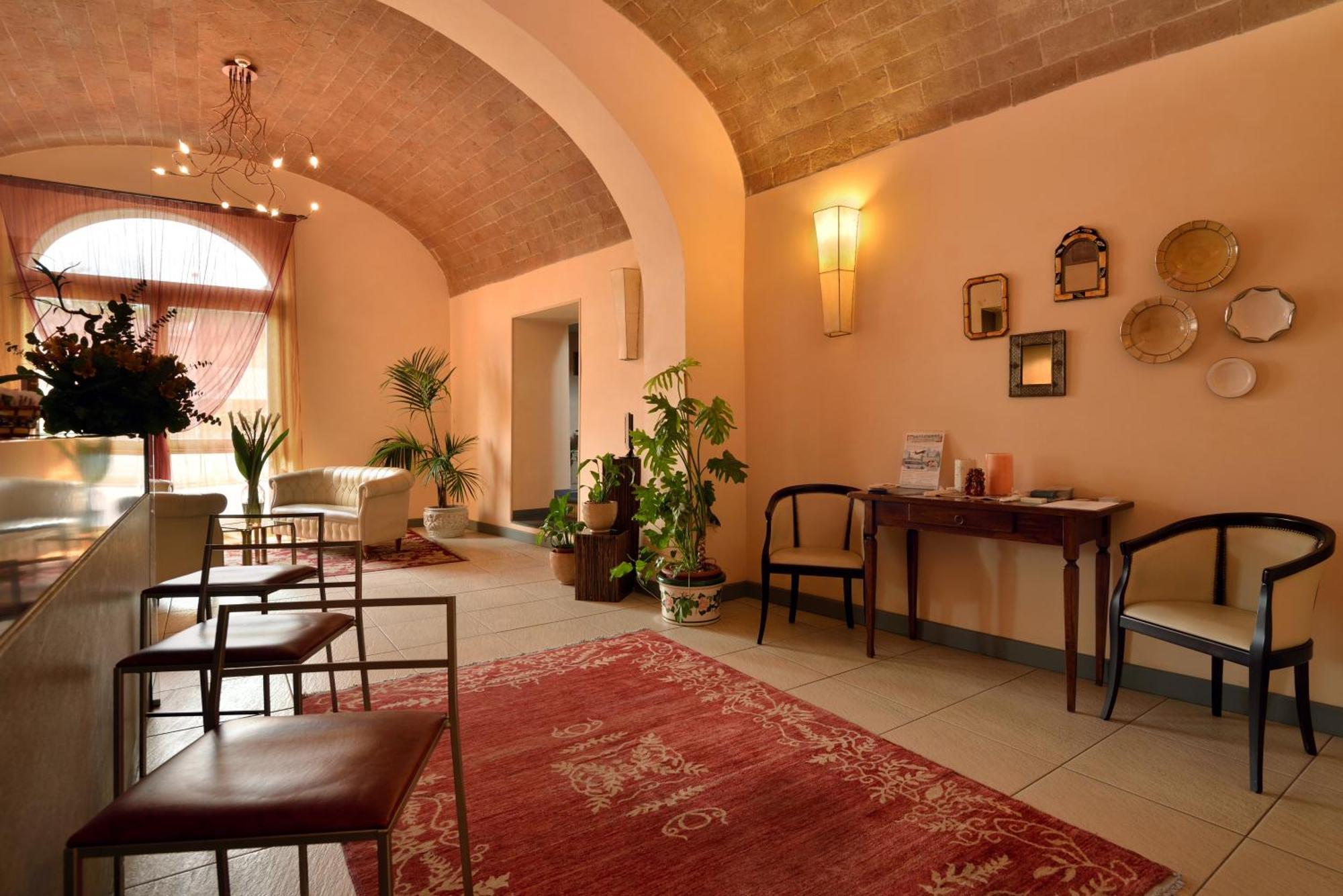 סיינה Hotel La Colonna מראה חיצוני תמונה