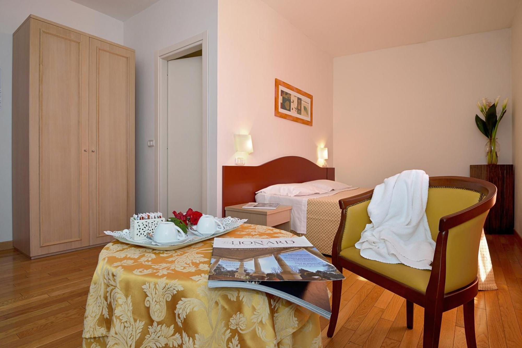 סיינה Hotel La Colonna מראה חיצוני תמונה