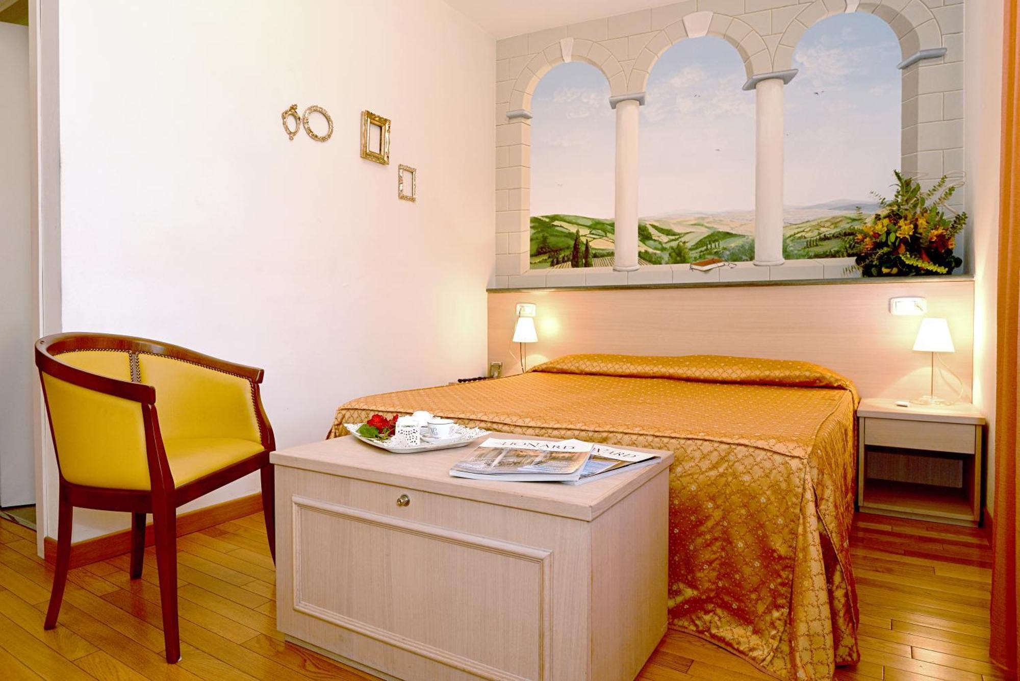 סיינה Hotel La Colonna מראה חיצוני תמונה