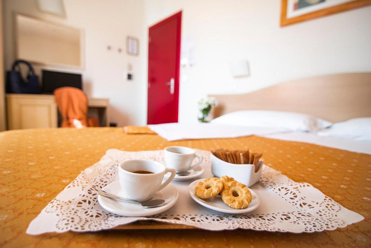 סיינה Hotel La Colonna מראה חיצוני תמונה