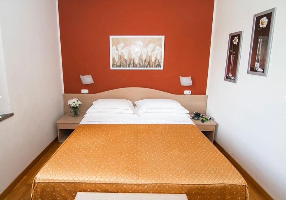 סיינה Hotel La Colonna מראה חיצוני תמונה