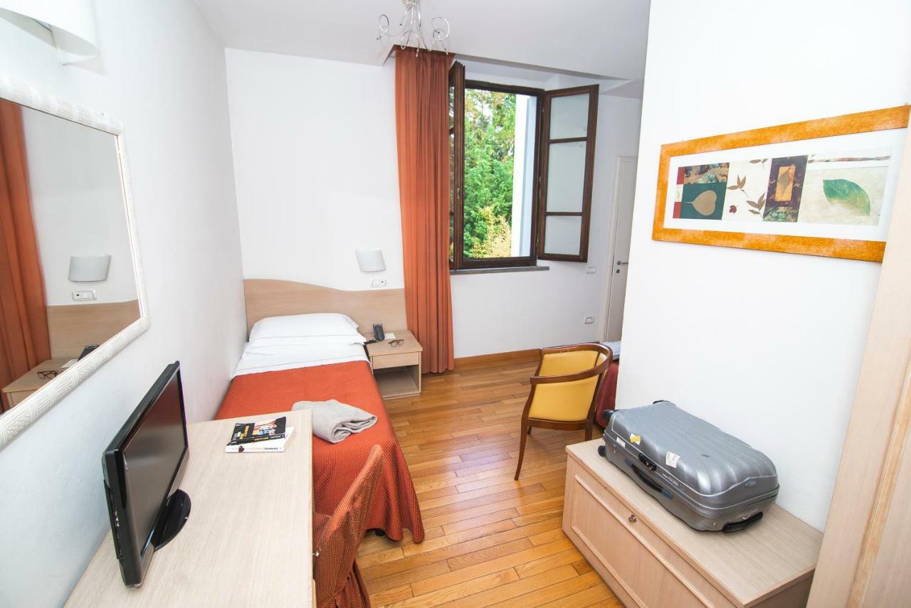 סיינה Hotel La Colonna מראה חיצוני תמונה