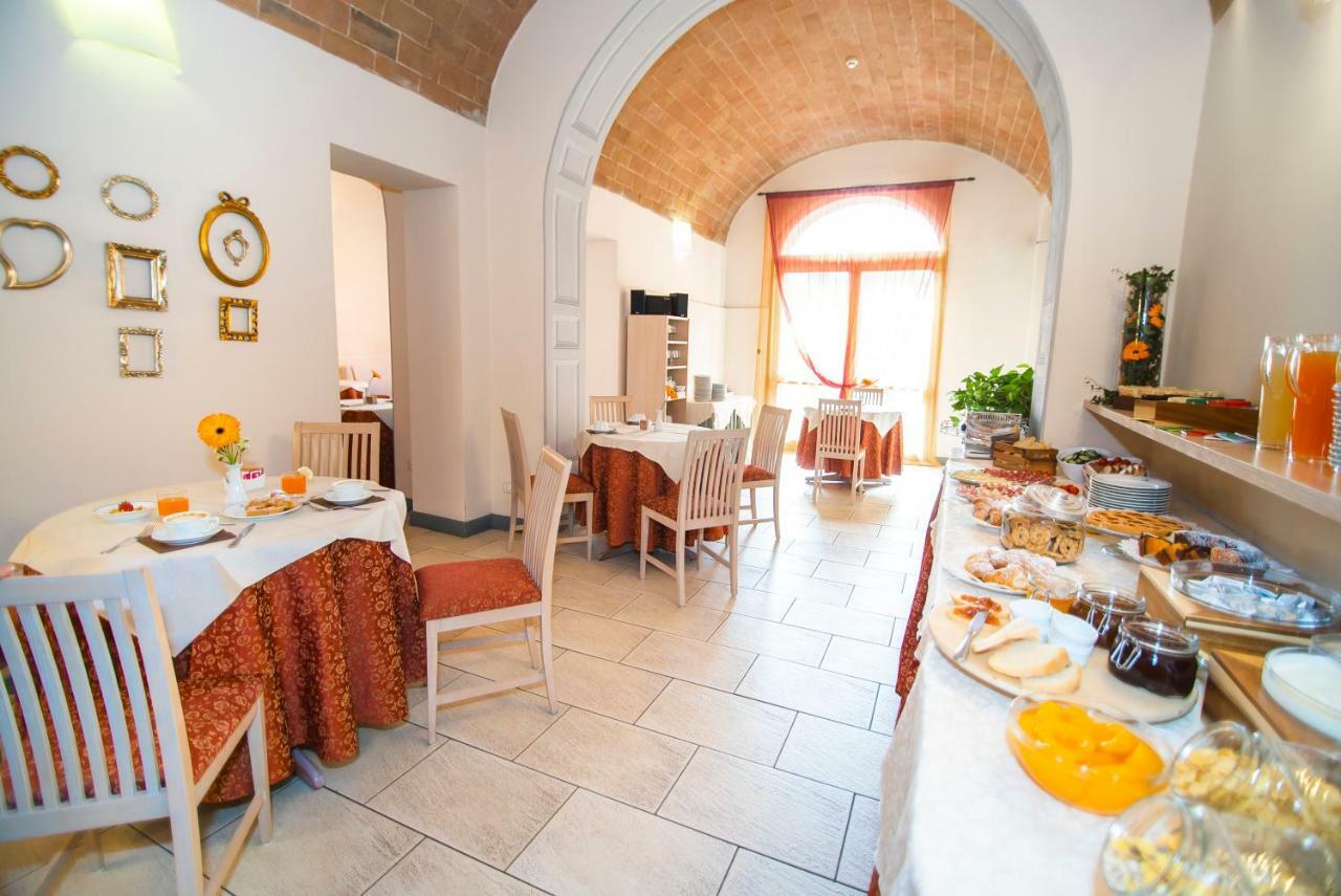סיינה Hotel La Colonna מראה חיצוני תמונה