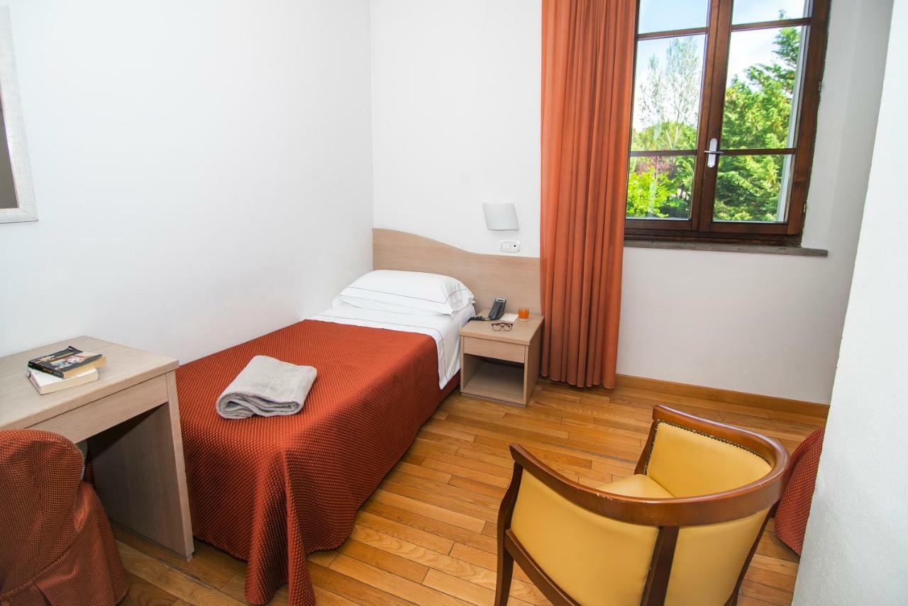 סיינה Hotel La Colonna מראה חיצוני תמונה