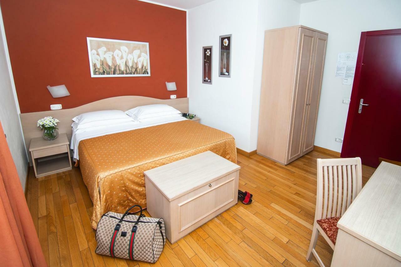 סיינה Hotel La Colonna מראה חיצוני תמונה