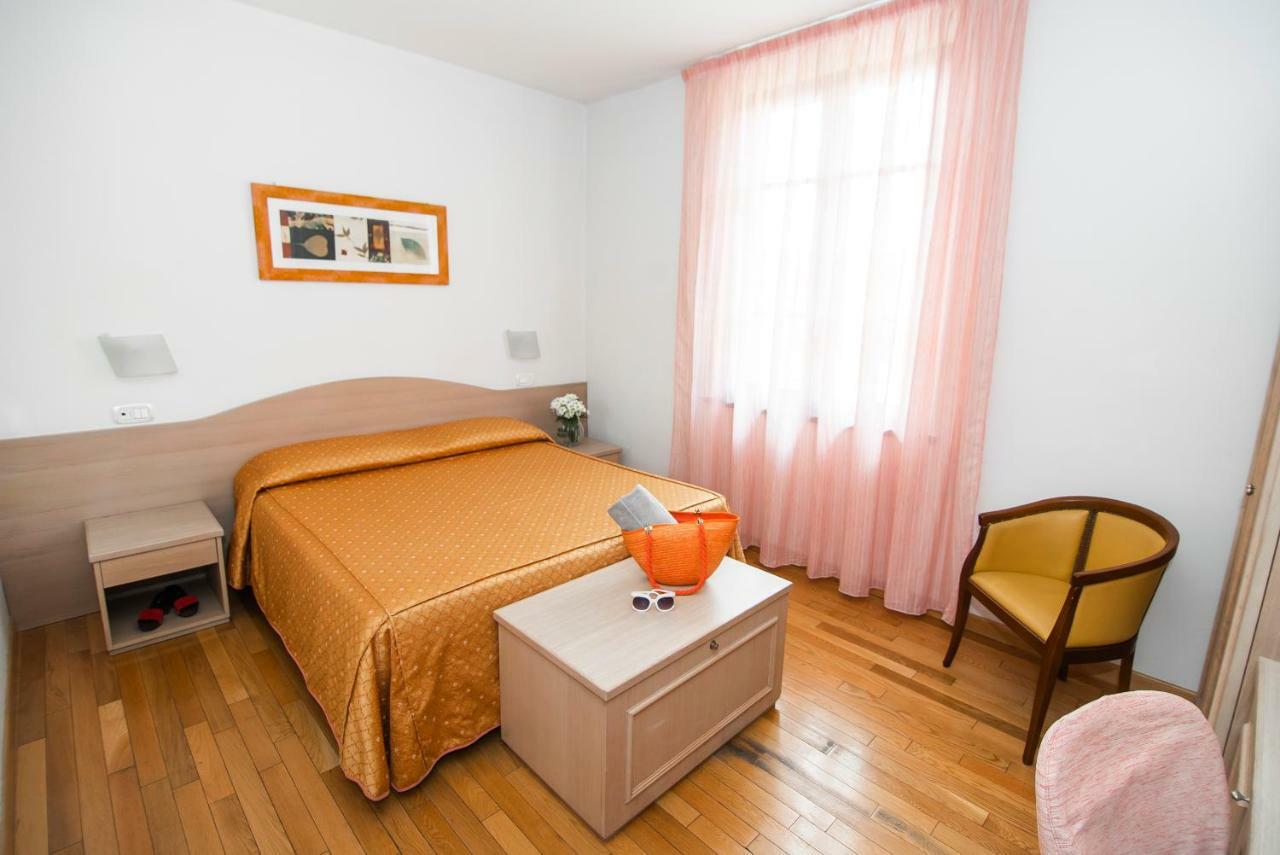 סיינה Hotel La Colonna מראה חיצוני תמונה