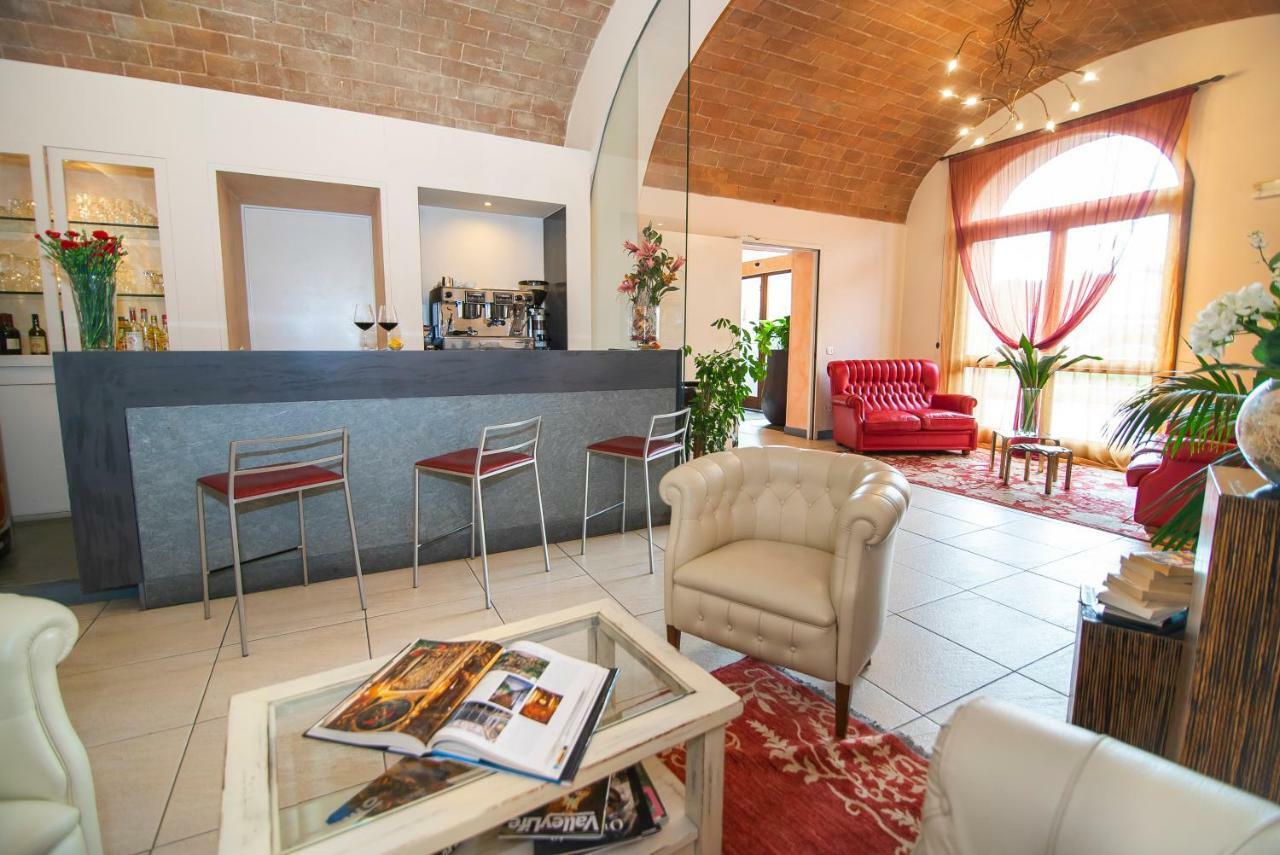 סיינה Hotel La Colonna מראה חיצוני תמונה
