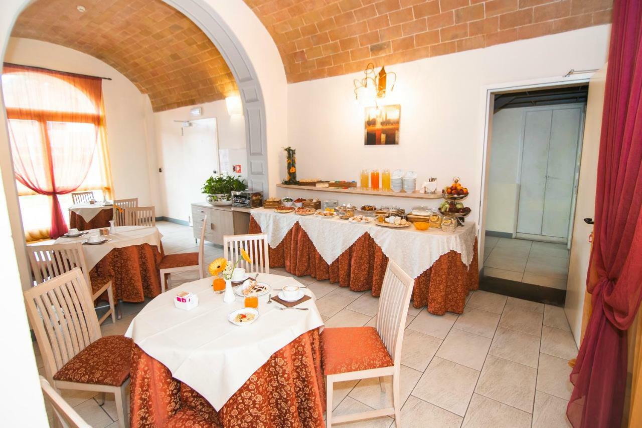 סיינה Hotel La Colonna מראה חיצוני תמונה