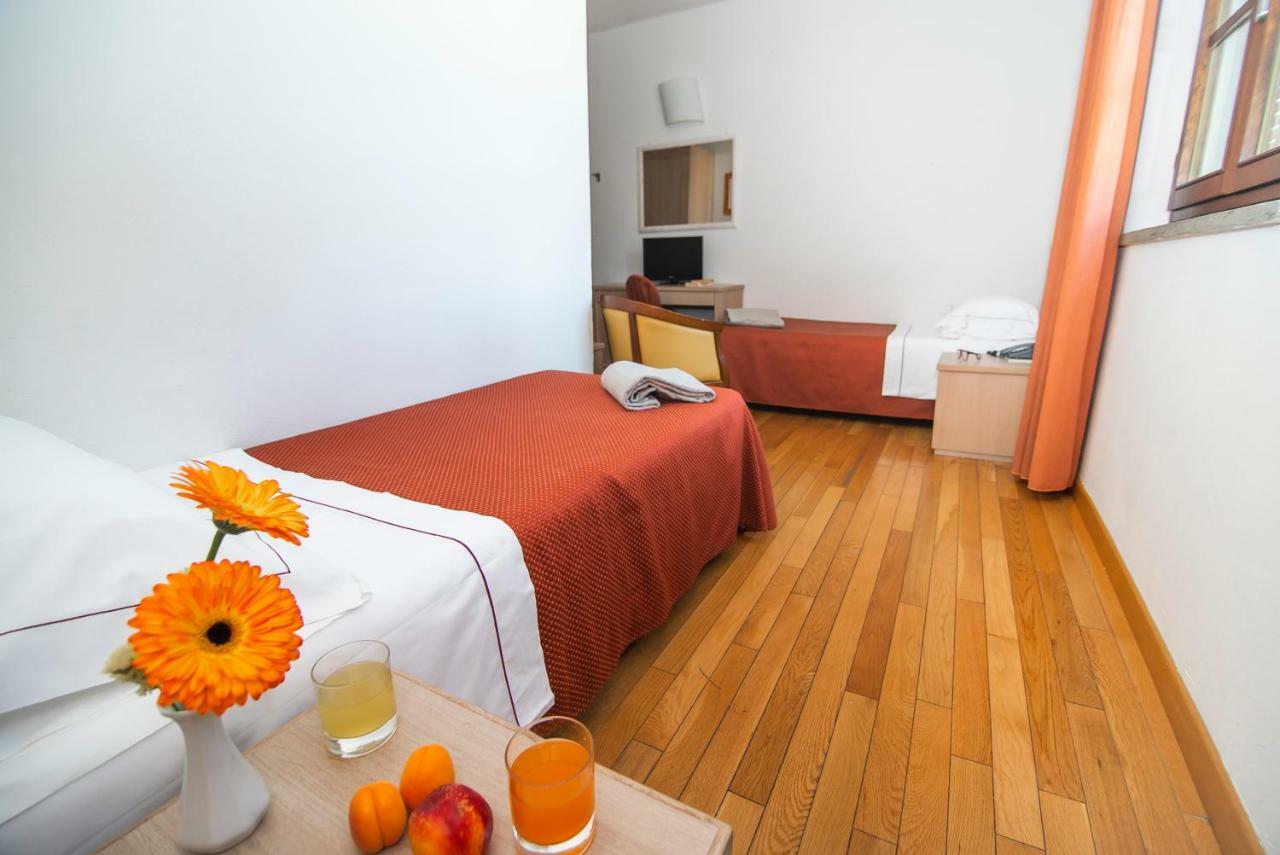 סיינה Hotel La Colonna מראה חיצוני תמונה