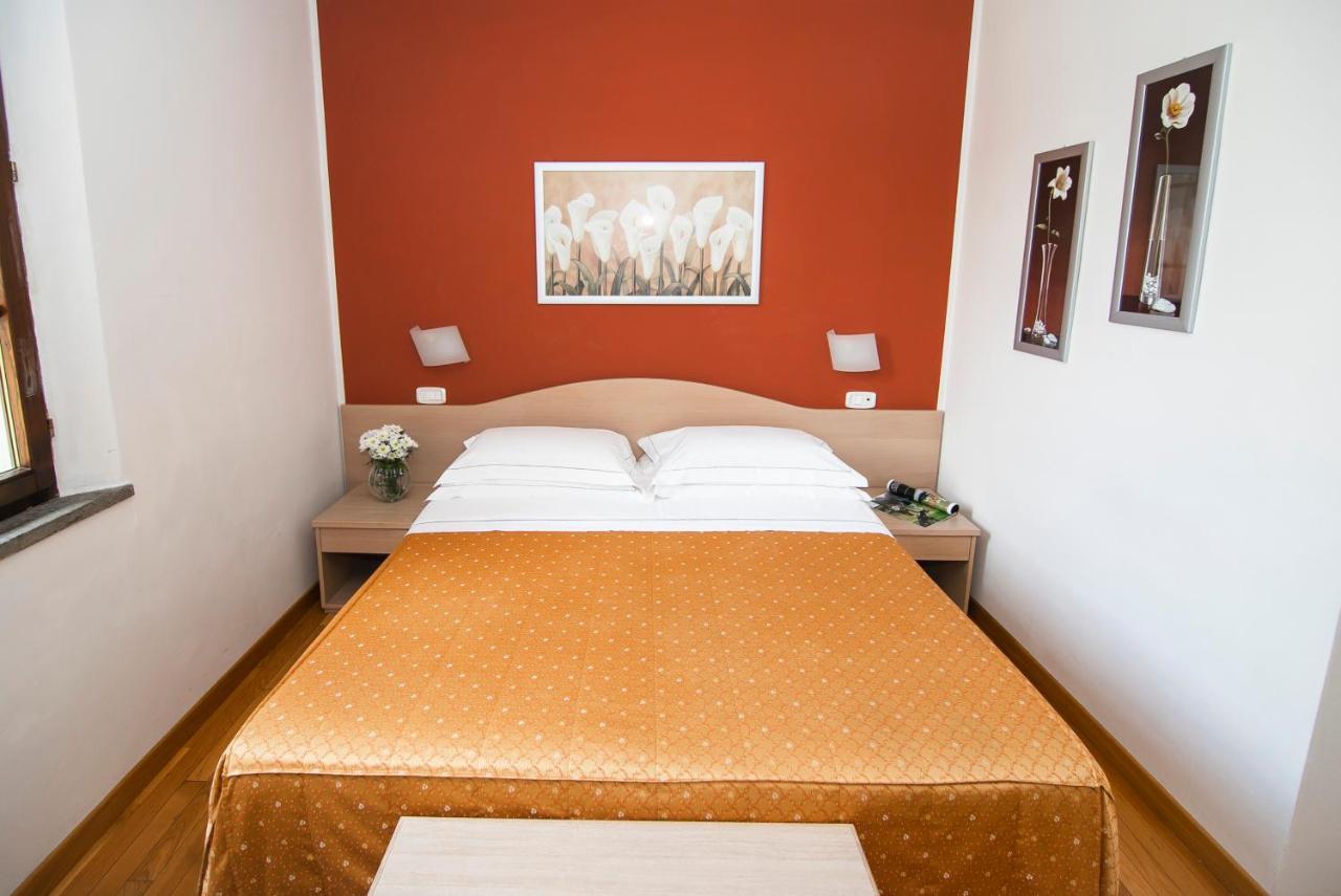 סיינה Hotel La Colonna מראה חיצוני תמונה